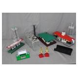 Lot Lionel Layout Buildings, Bridge & Accessories