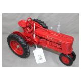 Ertl USA IH Farmall H Tractor 1/16 Die-Cast