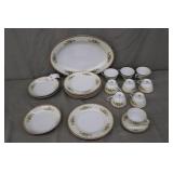 19pcs Mid Century Diamond Rosyl Floral Bone China