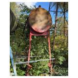 Gravity flow fuel tank with stand