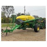 John Deere 1850 Air Seeder w/ John Deere 1900 Air Cart w/ Auger