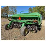 John Deere 1560 Drill, Yetter markers, S.I. Belt meters(belts have less than 150 acres), can plant 7.5” or 15” rows. S/N - N01560X695751