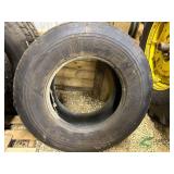 385/65R22.5 single tire