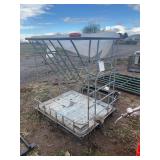 Small animal hay feeder, row:4