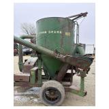 John Deere 400 Feed Grinder