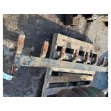 Tooth cutting edge for skid steer bucket