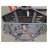 Bush Master compound bow with 6 arrows, case & quiver, bldg:locked