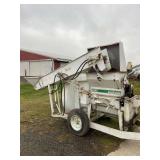 Henke roller blower processes ear corn or shelled corn 540 PTO