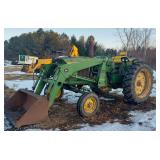 John Deere 3010 w/ Loader
