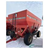 Unverferth 530 Gravity wagon, Left dump