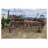 International 45 20' field cultivator, M, row:9