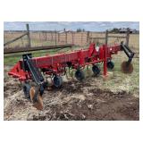 Case International 183 Cultivator, row:11