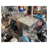 Pallet of Commercial Restaurant Equipment, bldg:green