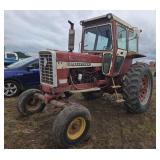 International 756 tractor, K & M, row:1