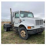 2001 International 4900 Semi, K, row:2