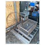 Assorted antiques, bldg:Green