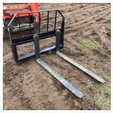 Skid steer mount 48" Tomahawk pallet forks, row:11