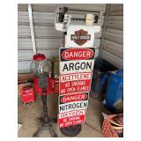 Gumball machine & sign rack, bldg:blue