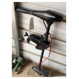 30 lb thrust Minn kota trolling motor, bldg:blue