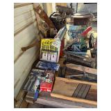 Assorted hand tools, bldg:green