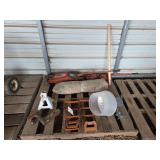 Lot of misc, bldg:green