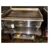 Magic Chef 3 burner 36" Manual griddle, Natural Gas, with stainless steel stand