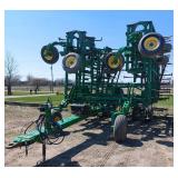 John Deere 2210 Field Cultivator