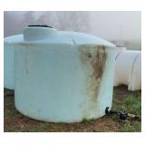 1550 gallon poly tank, row:4