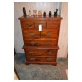 Dresser, and dresser with mirror combination