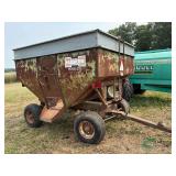 Huskee 225 Gravity wagon on gear, has extensions