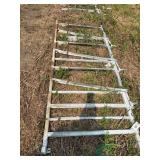 Self-Latching Head Gate