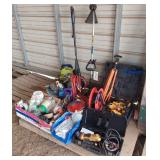 Handy man lot, bldg:green