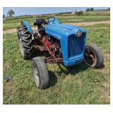Ford 600 tractor with Woods 5