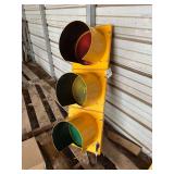 120 volt traffic light, bldg:green