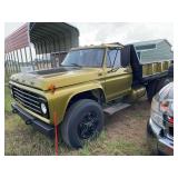 1979 F700 Flatbed Truck with hoist, K, row:1