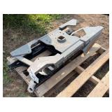 1999-04 Chevy 2500-3500 gooseneck hitch, row:5