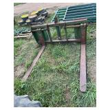 John Deere pallet forks, row:8