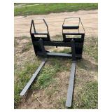 Skid steer quick attach 42" walk through pallet forks, row:8