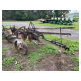 IH little genius 2 bottom plow, row:4