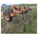 Kubota 7 shank chisel plow, row:8