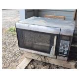 Cuisinart microwave, bldg:green