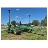 John Deere 7240 6 Row Planter, row:3