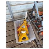 (4) small jack stands, bldg:green