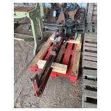 Gas wood splitter, bldg:green
