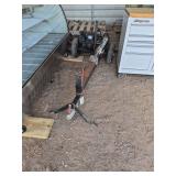 Gas powered log splitter, bldg:green