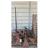 (4) HD jack stands, (1) motorcycle jack stand, (1) 3 ton floor jack, (1) lawn tractor zero turn jack, & (1) small floor jack, bldg:green