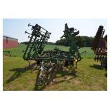 John Deere 980 Field Cultivator
