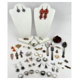 Costume Jewelry: Silver toned white stone bracelet