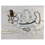 Costume Jewelry: Rough Pearl like necklace with