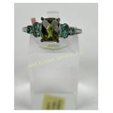 2.296 Gram Sterling Silver Ring aith Green Gemston